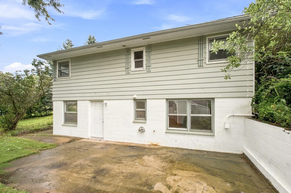 923 Bell Avenue New Buffalo, MI 49117
