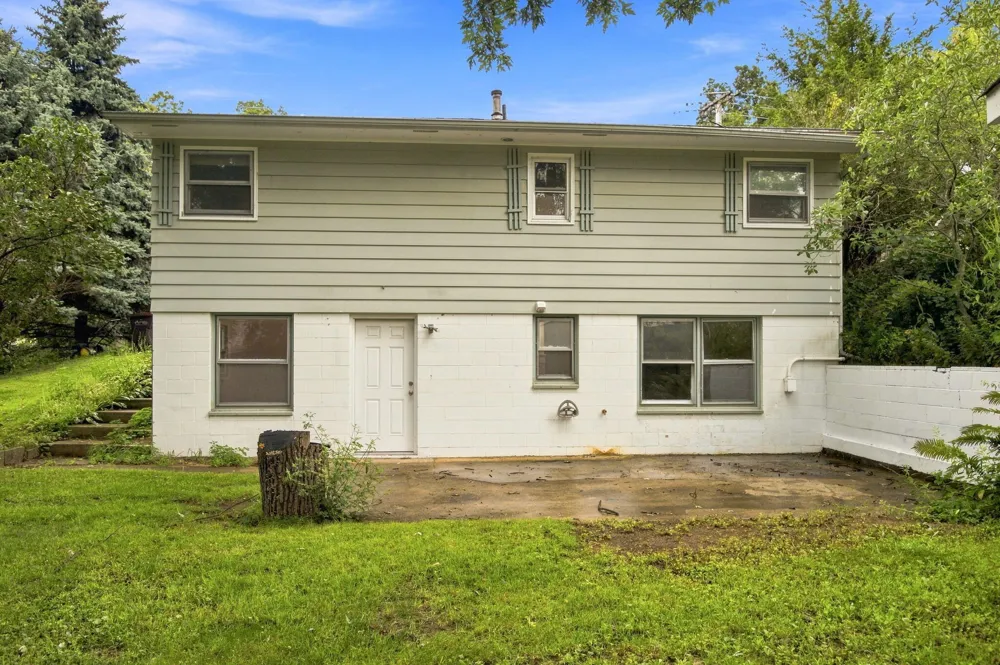 923 Bell Avenue New Buffalo, MI 49117