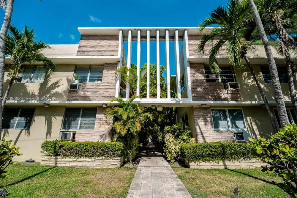 4730 Pine Tree Dr #17 Miami Beach, FL 33140