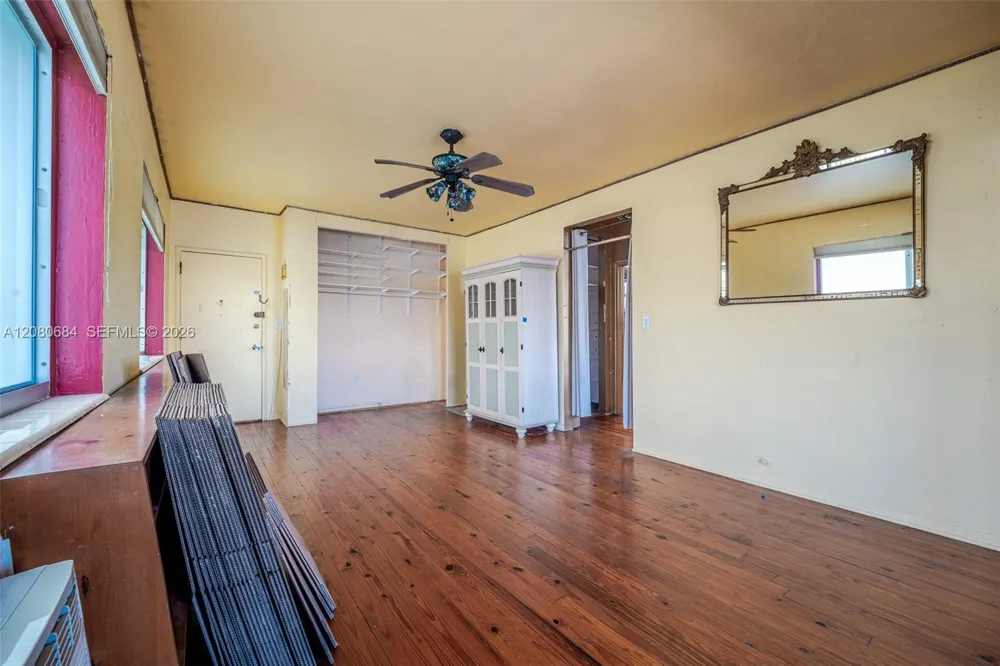4730 Pine Tree Dr #17 Miami Beach, FL 33140