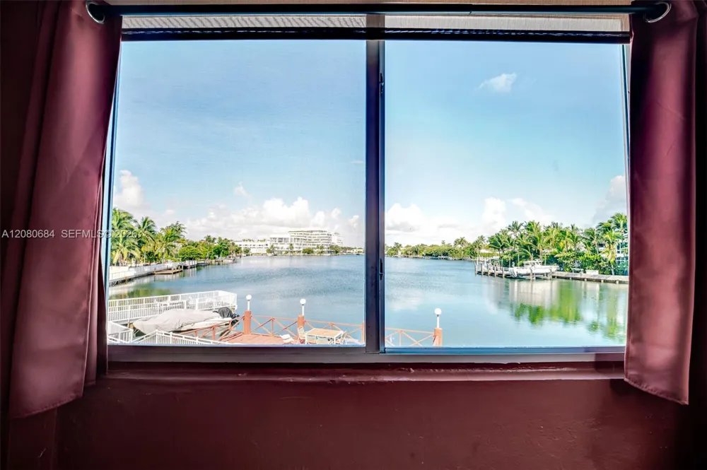 4730 Pine Tree Dr #17 Miami Beach, FL 33140