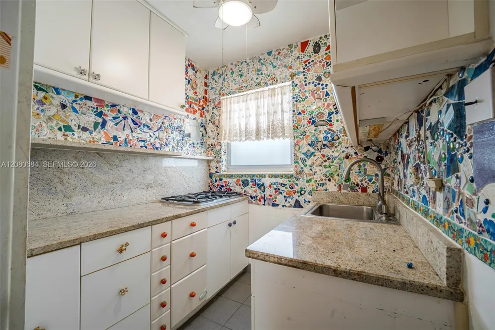 4730 Pine Tree Dr #17 Miami Beach, FL 33140