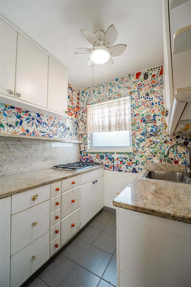 4730 Pine Tree Dr #17 Miami Beach, FL 33140