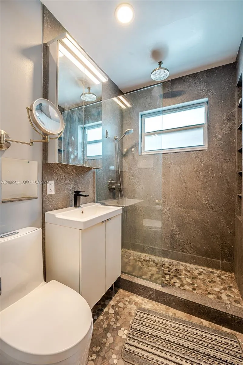 4730 Pine Tree Dr #17 Miami Beach, FL 33140