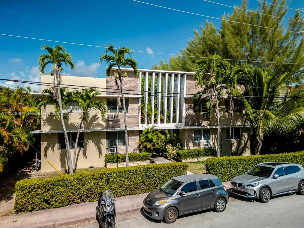 4730 Pine Tree Dr #17 Miami Beach, FL 33140