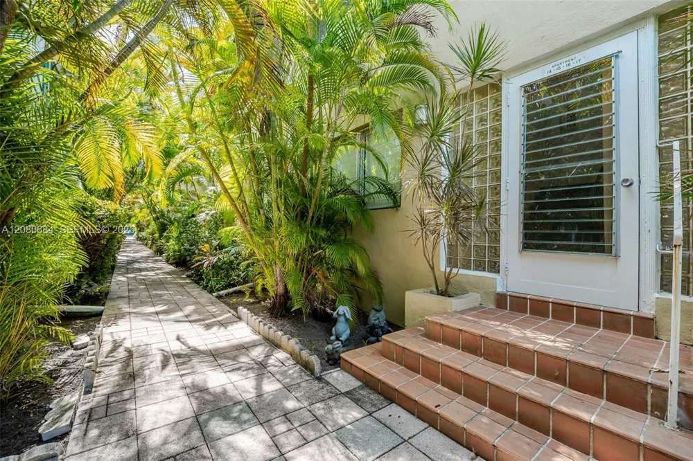 4730 Pine Tree Dr #17 Miami Beach, FL 33140