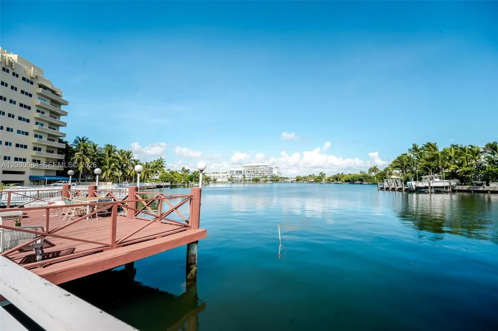 4730 Pine Tree Dr #17 Miami Beach, FL 33140