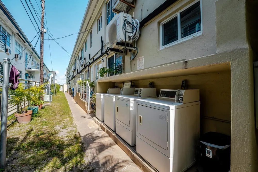 4730 Pine Tree Dr #17 Miami Beach, FL 33140