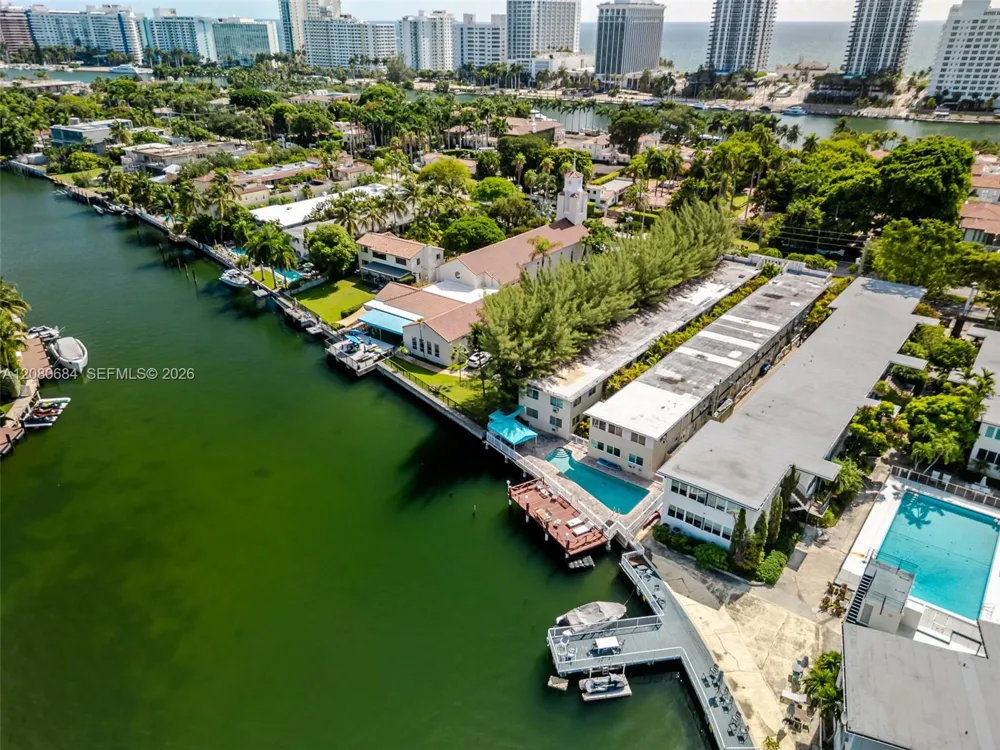 4730 Pine Tree Dr #17 Miami Beach, FL 33140