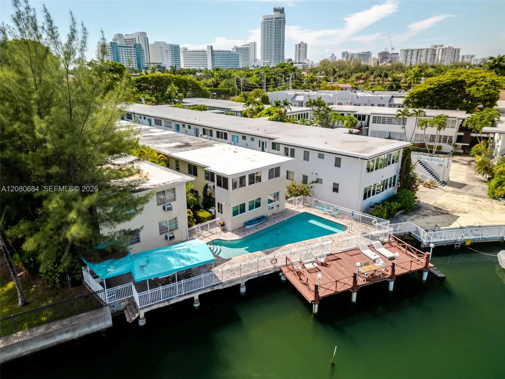 4730 Pine Tree Dr #17 Miami Beach, FL 33140