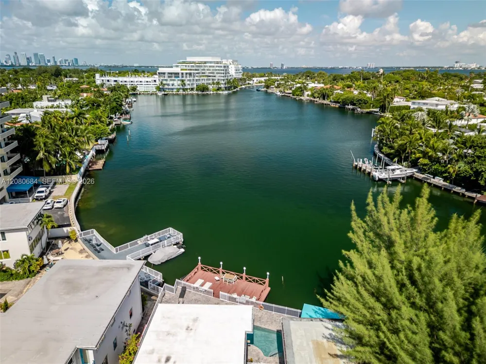 4730 Pine Tree Dr #17 Miami Beach, FL 33140