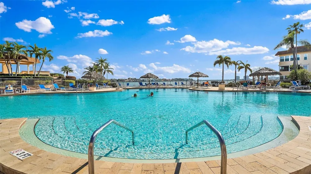 5108 BRITTANY DRIVE S #1006 St Petersburg, FL 33715