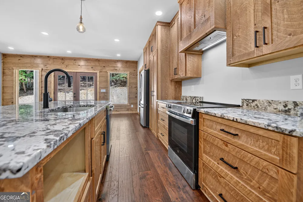 200 W Goldmine RD Ellijay, GA 30536
