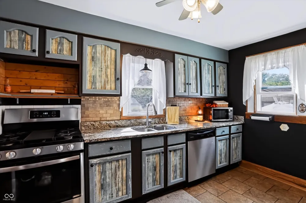 827 E Mills Avenue Indianapolis, IN 46227