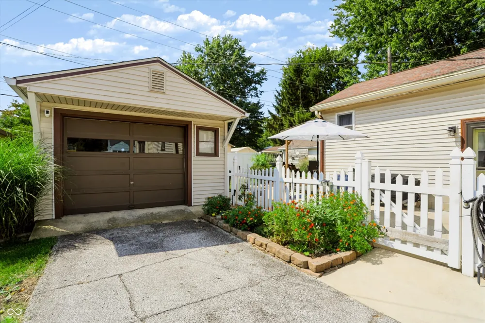 827 E Mills Avenue Indianapolis, IN 46227