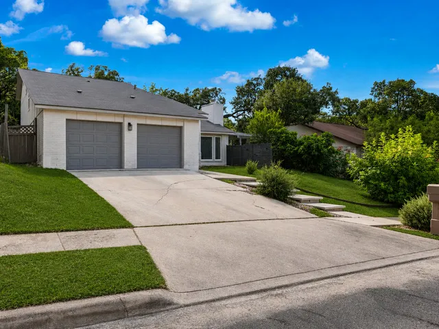 12111 WOODSRIM ST Live Oak, TX 78233