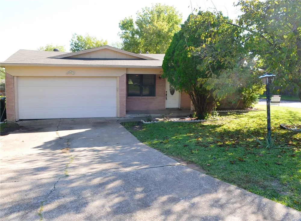 2515 Shannon Street Sherman, TX 75092