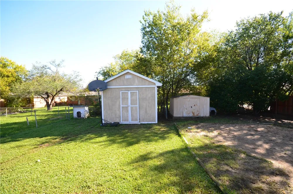 2515 Shannon Street Sherman, TX 75092