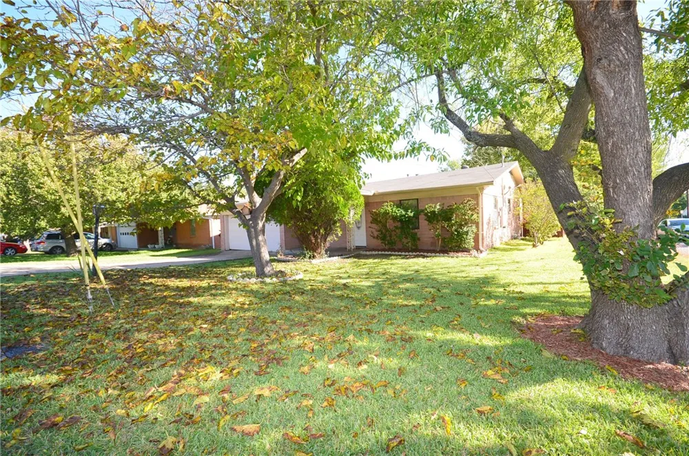 2515 Shannon Street Sherman, TX 75092