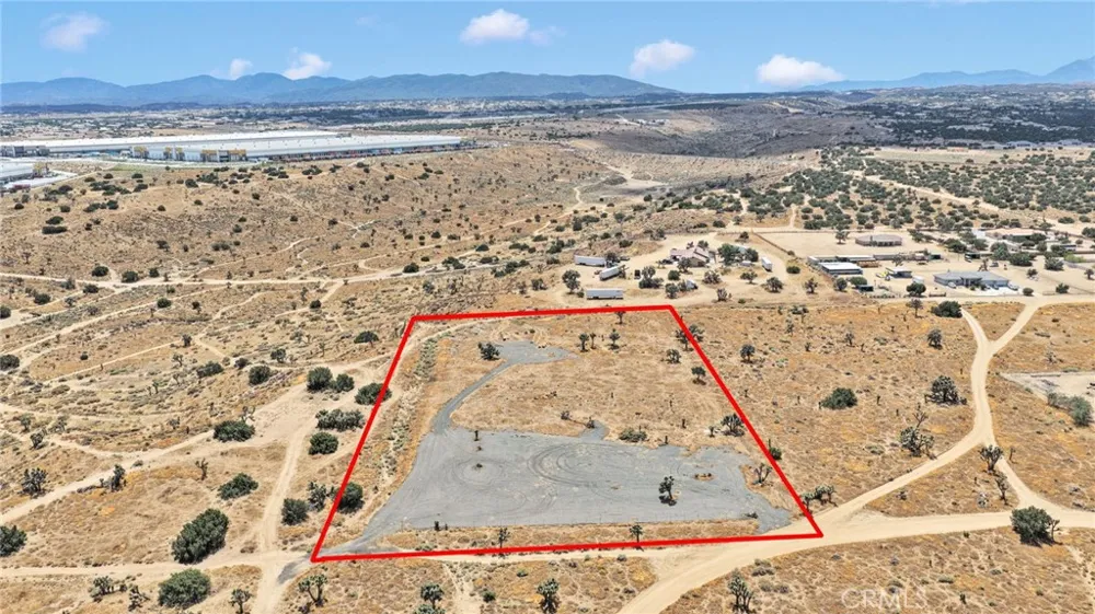 11475 Joshua Oak Hills, CA 92344