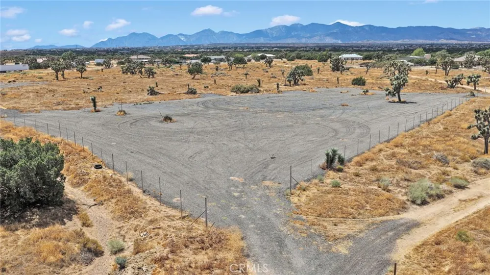 11475 Joshua Oak Hills, CA 92344