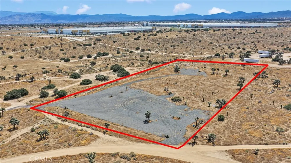 11475 Joshua Oak Hills, CA 92344
