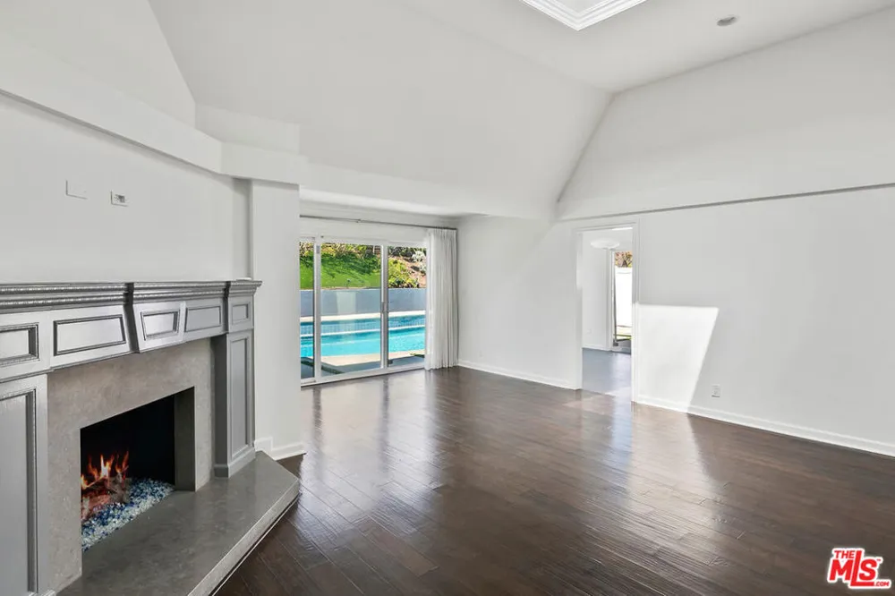 18133 Wakecrest Drive Malibu, CA 90265