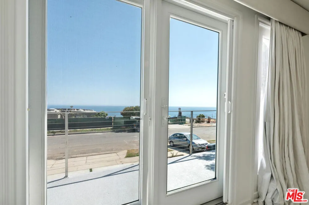 18133 Wakecrest Drive Malibu, CA 90265