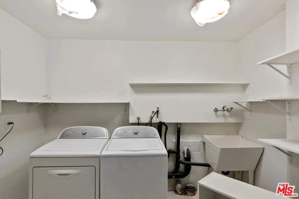 18133 Wakecrest Drive Malibu, CA 90265