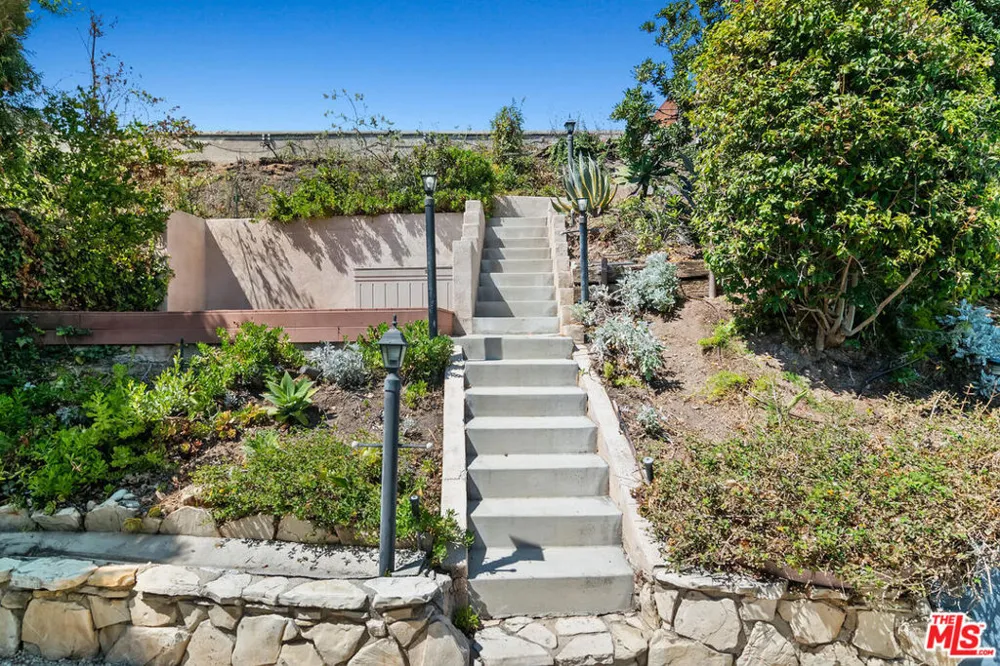 18133 Wakecrest Drive Malibu, CA 90265