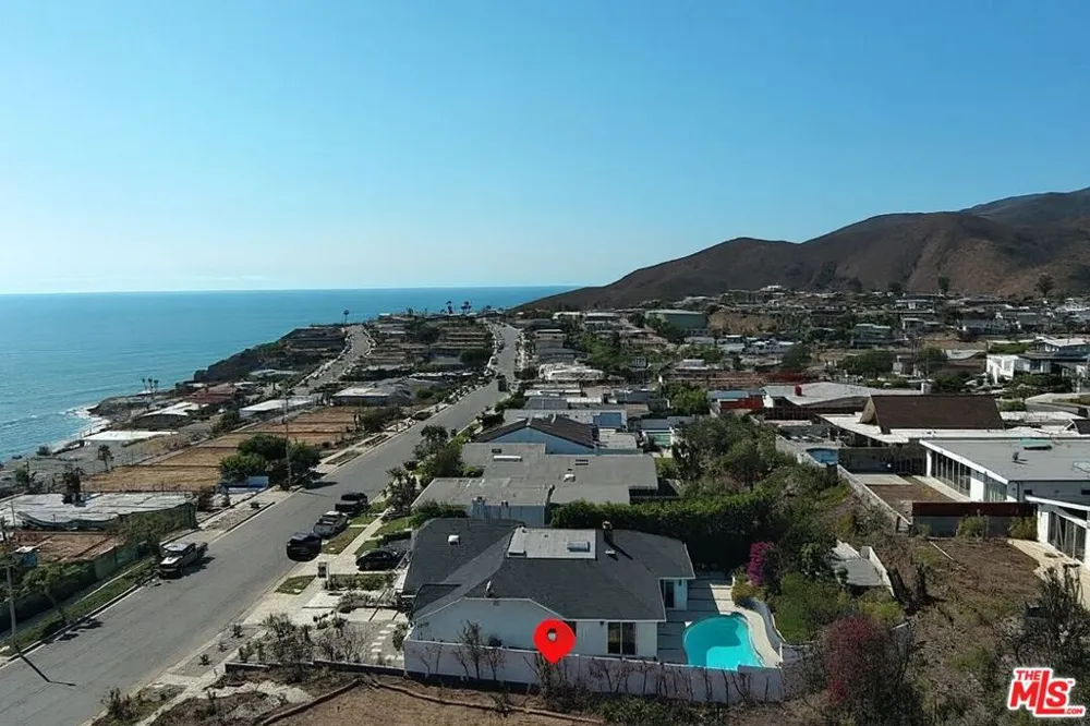 18133 Wakecrest Drive Malibu, CA 90265