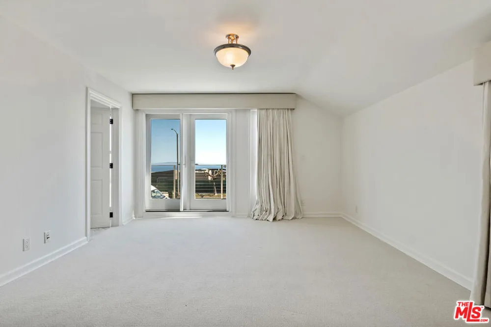 18133 Wakecrest Drive Malibu, CA 90265
