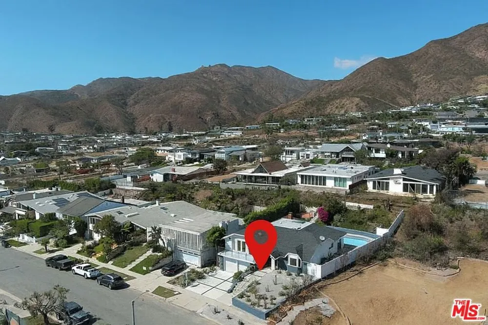 18133 Wakecrest Drive Malibu, CA 90265