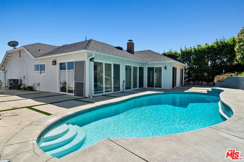 18133 Wakecrest Drive Malibu, CA 90265