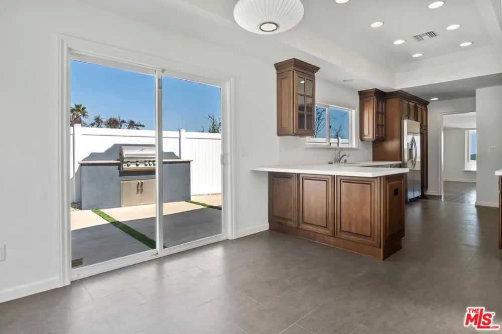 18133 Wakecrest Drive Malibu, CA 90265