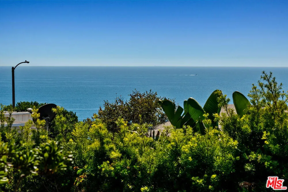 18133 Wakecrest Drive Malibu, CA 90265