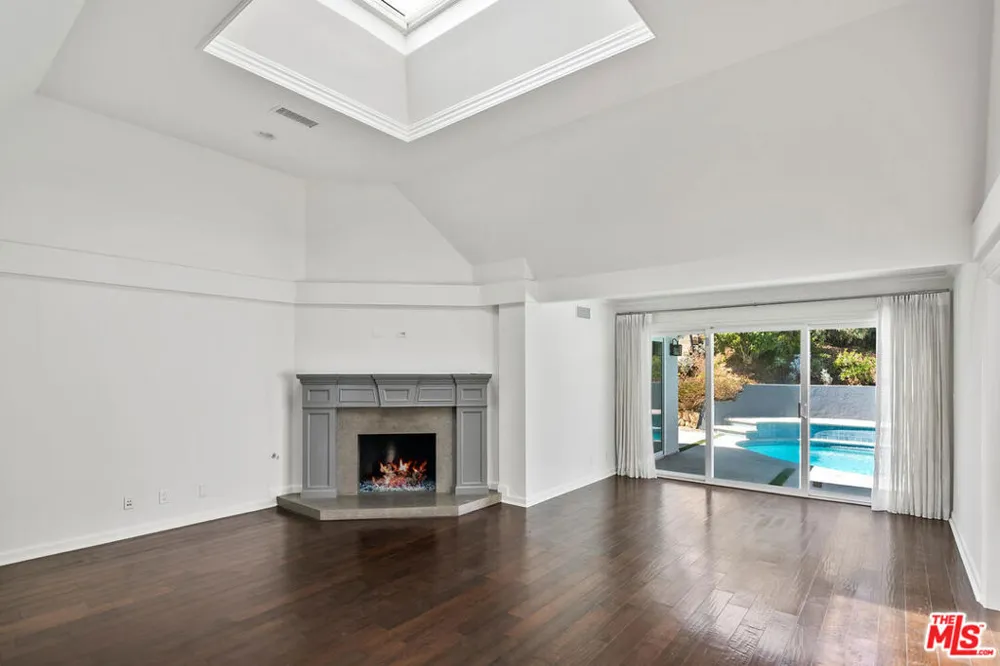 18133 Wakecrest Drive Malibu, CA 90265