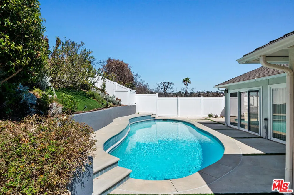 18133 Wakecrest Drive Malibu, CA 90265