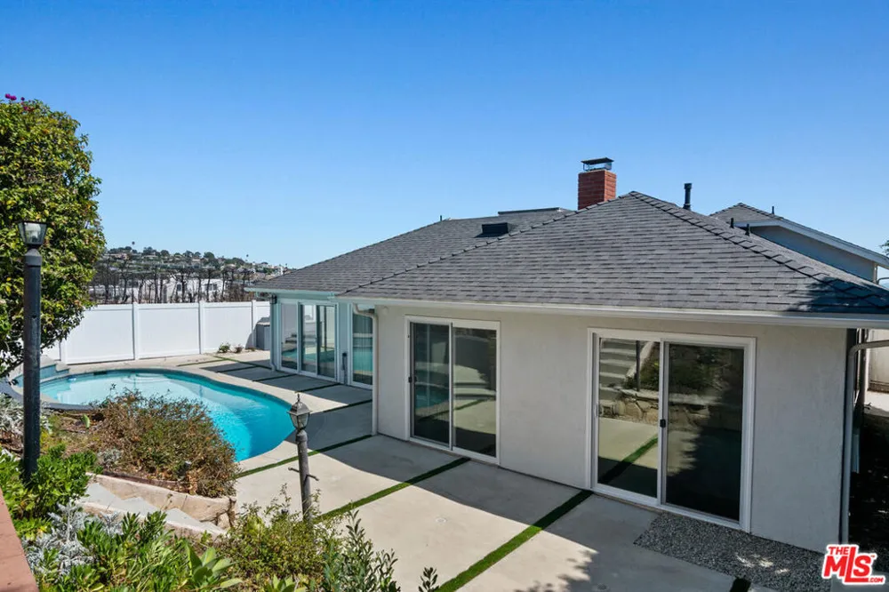 18133 Wakecrest Drive Malibu, CA 90265