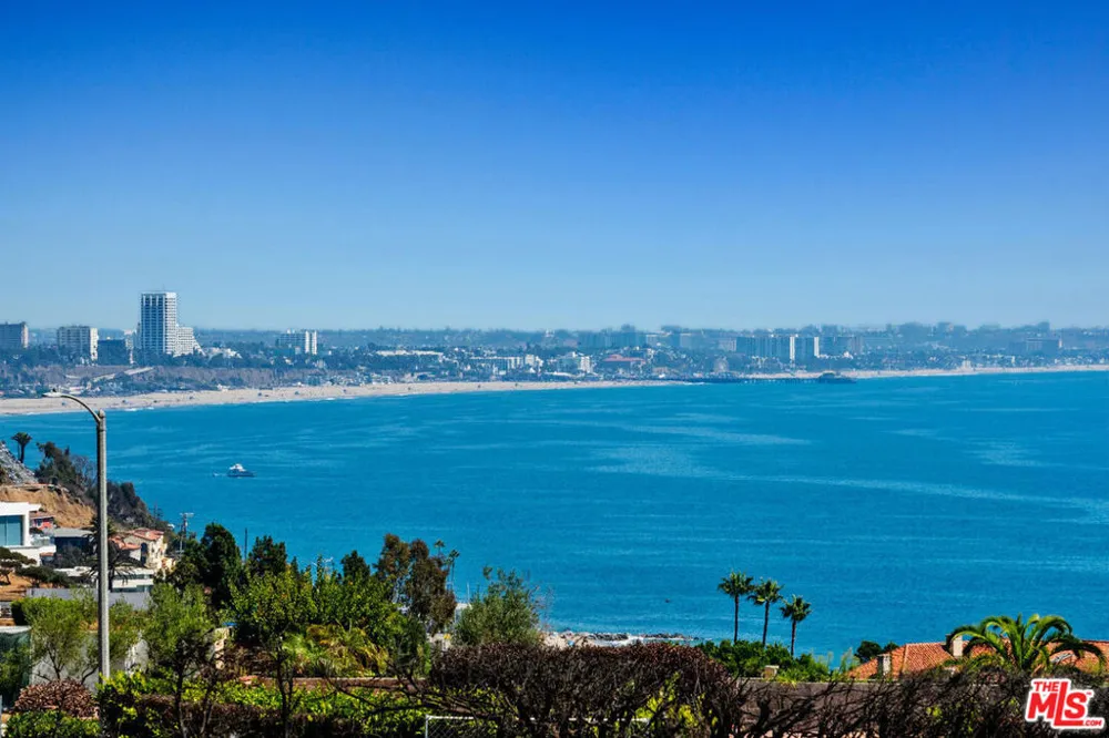 18133 Wakecrest Drive Malibu, CA 90265