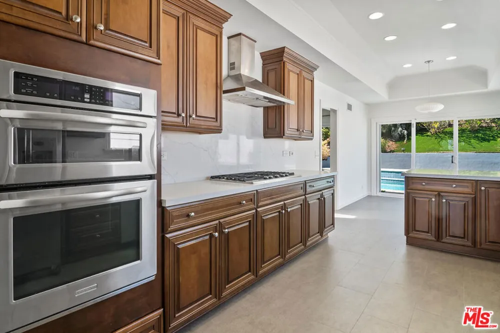 18133 Wakecrest Drive Malibu, CA 90265