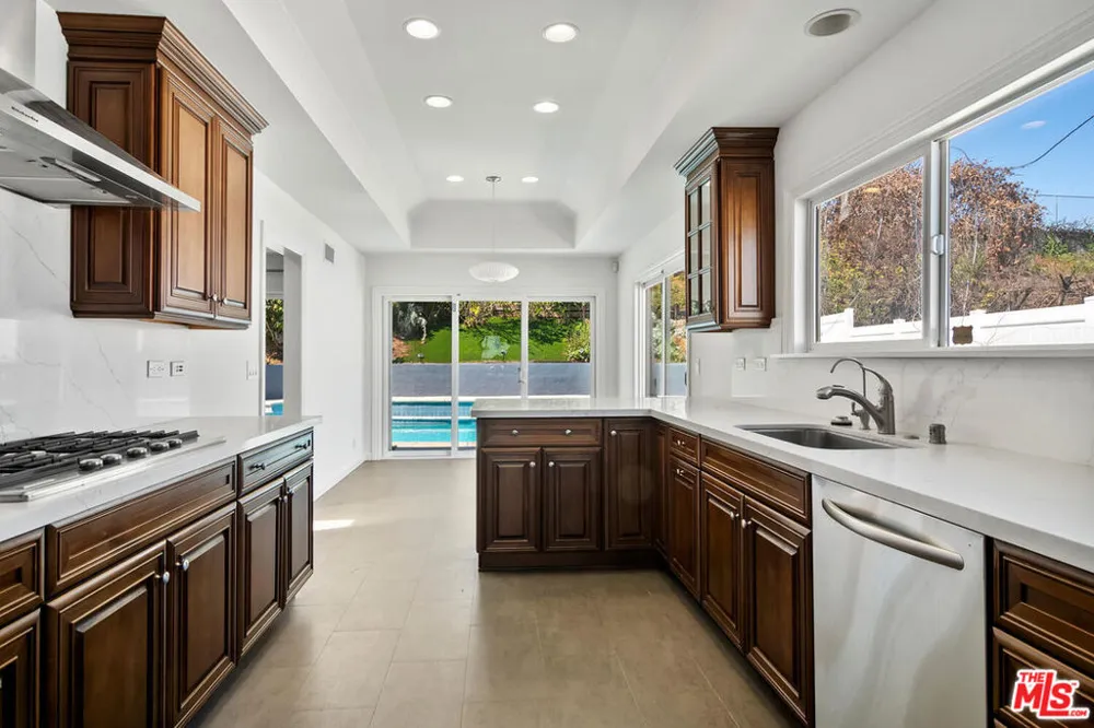 18133 Wakecrest Drive Malibu, CA 90265