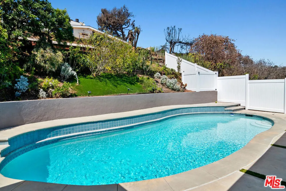 18133 Wakecrest Drive Malibu, CA 90265