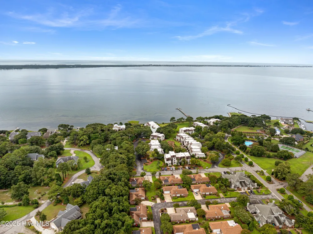 183 Drum Inlet Morehead City, NC 28557