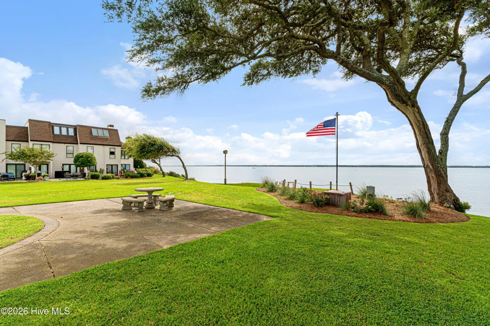 183 Drum Inlet Morehead City, NC 28557
