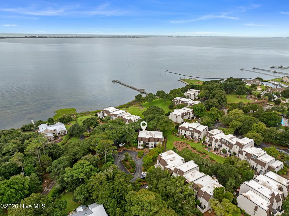 183 Drum Inlet Morehead City, NC 28557
