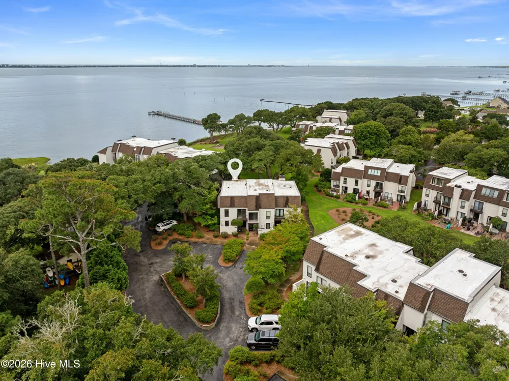 183 Drum Inlet Morehead City, NC 28557
