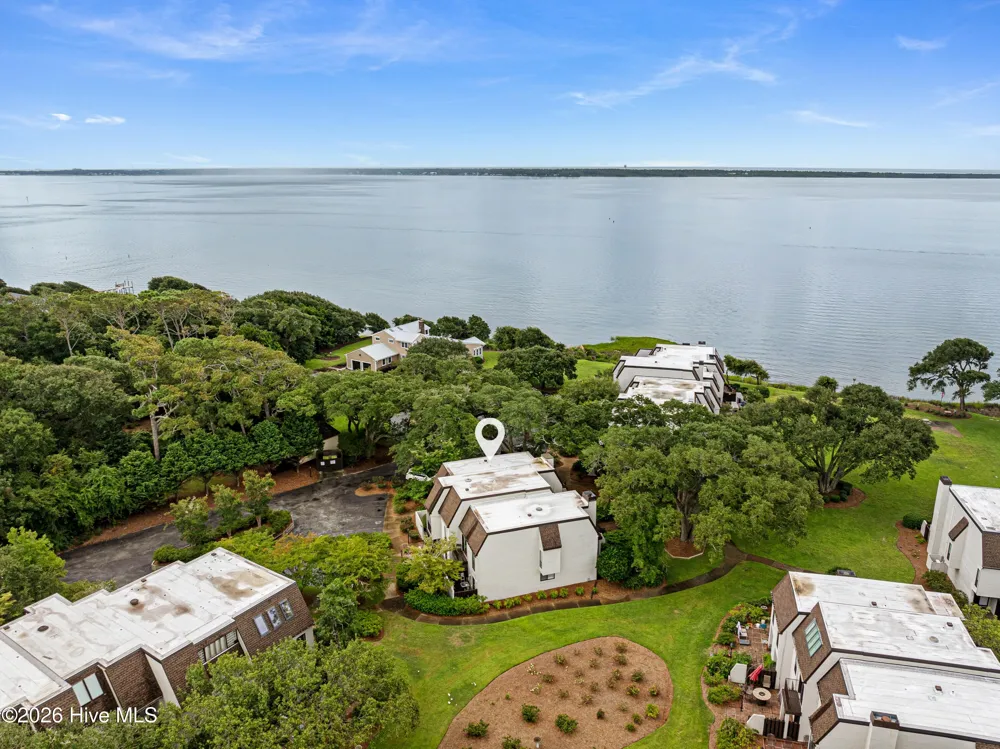 183 Drum Inlet Morehead City, NC 28557