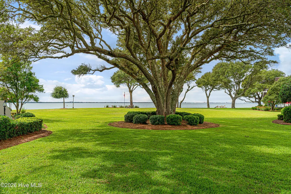 183 Drum Inlet Morehead City, NC 28557