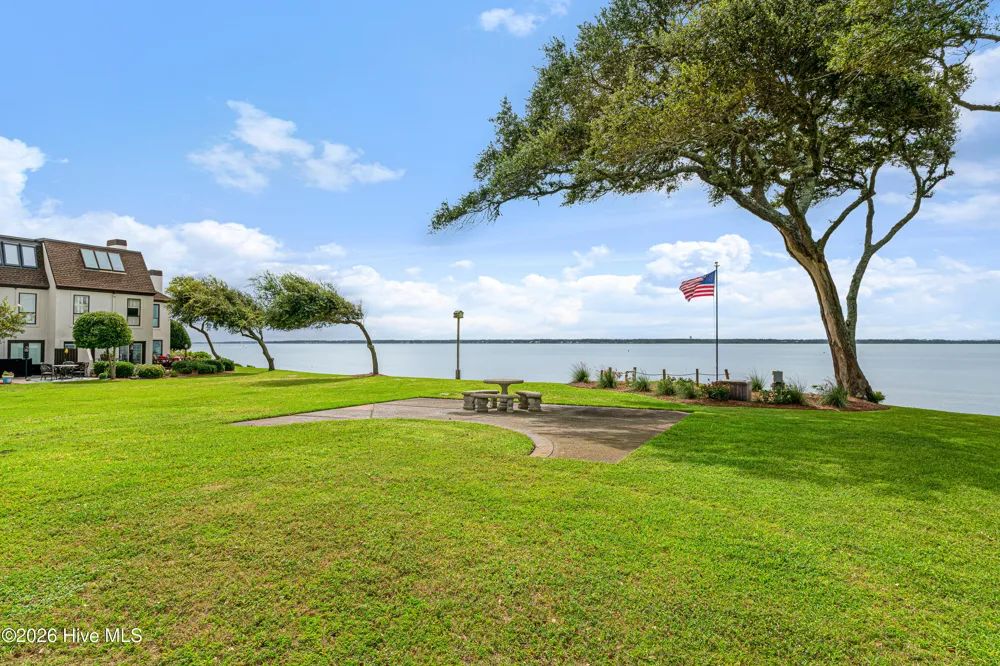 183 Drum Inlet Morehead City, NC 28557